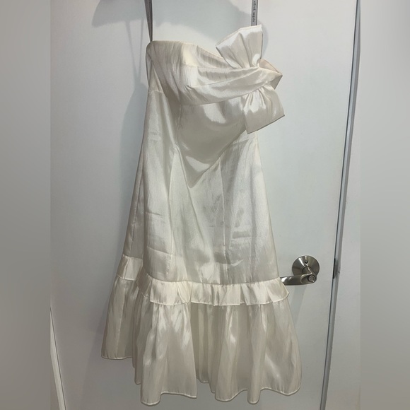Alfred Angelo White Satin Crepe Dress - Picture 4 of 9